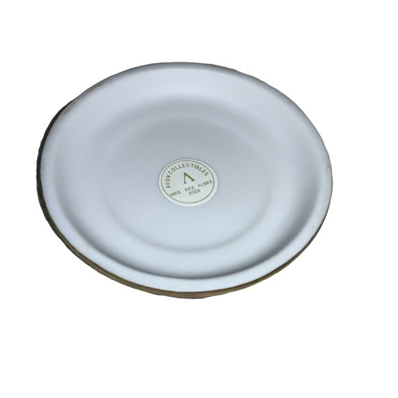 Avon Mrs. Albee 2006 Mini Figurine with Plastic Dome- 3.25 inches - Picture 8 of 9